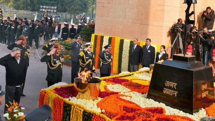 Defence Minister Manohar Parrikar along with Air Chief Marshal Arup Raha, Naval Chief Admiral RK Dhowan and Army chief Gen Dalbir Singh pays homage to the martyrs at Amar Jawan Jyoti on the occassion of 'Vijay Diwas' in New Delhi on Tuesday Defence Minister Manohar Parrikar along with Air Chief Marshal Arup Raha, Naval Chief Admiral RK Dhowan and Army chief Gen Dalbir Singh pays homage to the martyrs at Amar Jawan Jyoti on the occassion of 'Vijay Diwas' in New Delhi on Tuesday