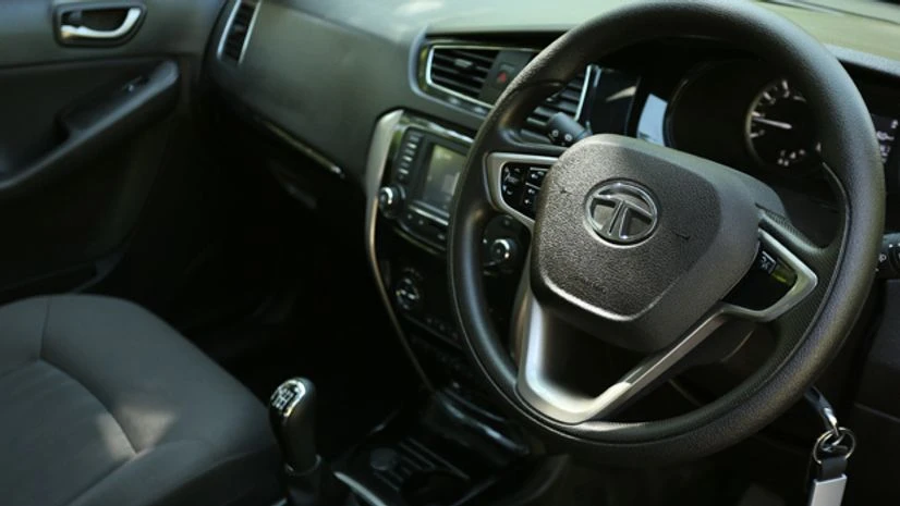 Tata Motors posts Q2 net loss of Rs 428 cr Tata Motors posts Q2 net loss of Rs 428 cr