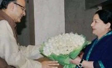 CPI(M) seeks clarification from Jaitley on meeting Jayalalithaa