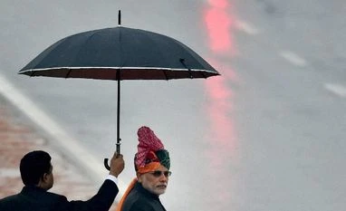 Intermittent drizzle during R Day parade, wet days ahead