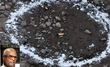 HC asks Maharashtra govt if Govind Pansare probe has been transferred to CBI The spot where Veteran CPI leader Govind Pansare (inset) was shot at near his home at Sagarmala in Kolhapur, Maharashtra