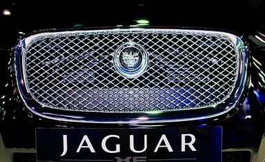 Jaguar Land Rover plans to cut costs by $6.8 billion: Sunday Times ARZTSAMUI / Shutterstock.com