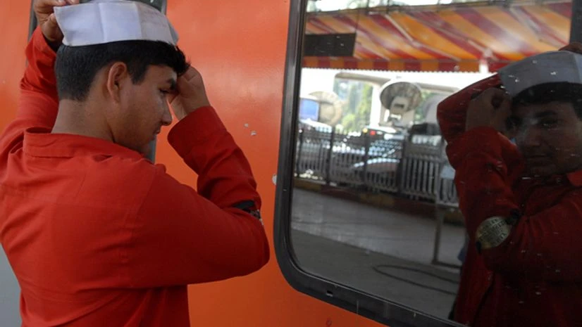 Govt clears bonus for railways employees Govt clears bonus for railways employees