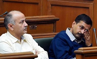 Delhi govt slashes power tariff by half, launches free water scheme
