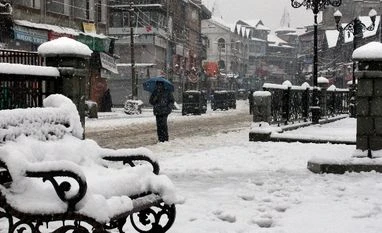 Heavy snowfall cuts off Valley from rest of country