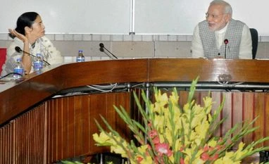 Modi assures all help to Mamata, but non-committal on debt waiver