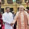 Prime Minister Narendra Modi with Sri Lankan President Mahithipala Serisena during the welcome ceremony in Colombo