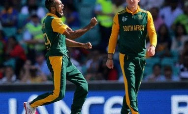 Imran Tahir racially and verbally abused by 'Indian fan' during 4th ODI Imran Tahir racially and verbally abused by 'Indian fan' during 4th ODI