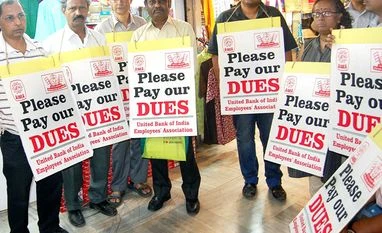Bankers resort to 'Gandhigiri' to recover dues from wilful defaulters