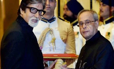 Amitabh Bachchan turns 73,to have a quiet birthday with family President Pranab Mukherjee presents Padma Vibhushan to Amitabh Harivansh Bachchan during Padma Awards 2015 function at Rashtrapati Bhavan in New Delhi