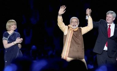 10,000 Indo-Canadians throng Modi's 'rockstar' show