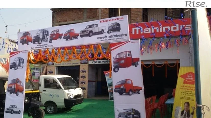 Mahindra & Mahindra dips over 5% Mahindra & Mahindra dips over 5%