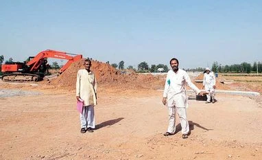 Only 15% of major projects in India stalled due to land acquisition: RTI