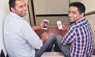 Entertainment on phones to beat travel pains