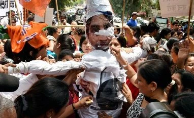 HC notice to DCW, chairperson on Kumar Vishwas's plea