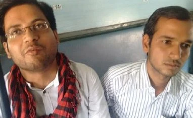 Co-passengers, in trust & scepticism