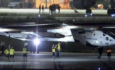 Solar Impulse reaches quarter way point in Japan-US flight
