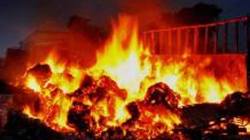 Maoists damage Barhat block office Torched Vehicles