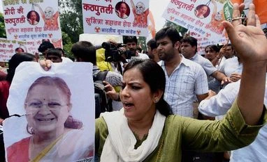 Youth Congress protest outside Lok Sabha speaker's house