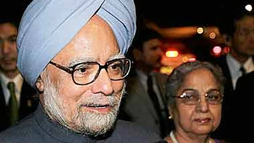 Manmohan Singh with wife Gursharan Kaur Manmohan Singh with wife Gursharan Kaur