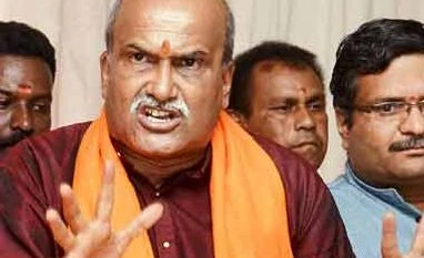Muthalik compares Gauri Lankesh's murder with 'dog's death', sparks row Pramod Muthalik