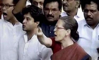 Congress stages walkout as Jaitley replies on Lalit Modi issue Congress