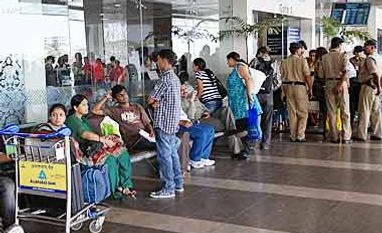 Govt clamps down on VIP hangers-on at airports, limits entry passes to one Govt clamps down on VIP hangers-on at airports, limits entry passes to one