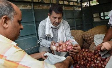 Govt to import additional 1k tonnes of onion to boost supply Onion, Price