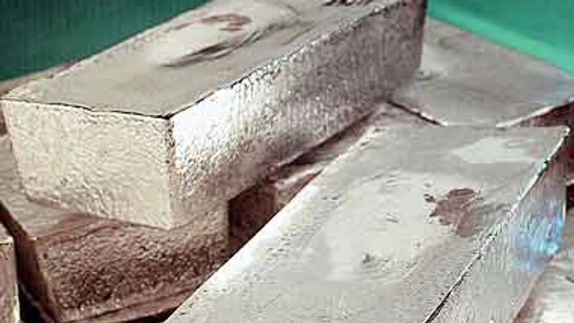 Silver down 0.3% on weak global cues Silver down 0.3% on weak global cues