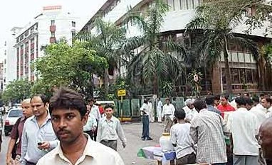 Sensex falls 200 points, Nifty below 8,150; ITC, banks drag Sensex falls over 100 points, Nifty below 8,150; banks drag