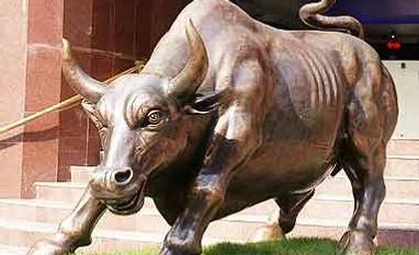 Japanese investors return to to India seeking emerging market yield Mrs. Watanabe returns to India seeking emerging market yield