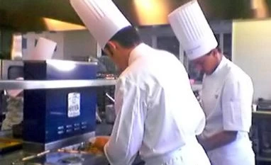 Indian restaurants in Britain call for short-term work visas Chef