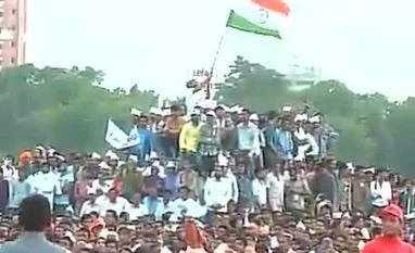 China stocks fall again as Beijing stays on sidelines