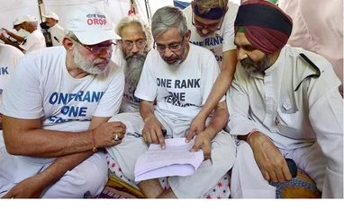 OROP: Protesting military veterans to return medals Ex-servicemen at Jantar Mantar in New Delhi. File photo