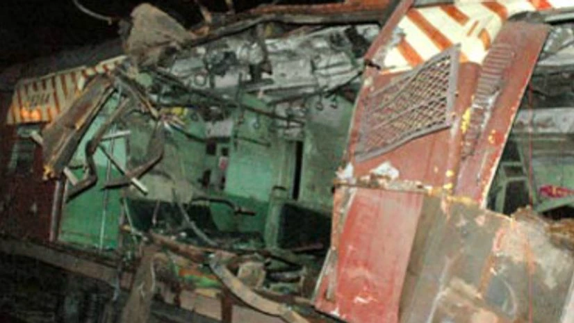 7/11 blasts Mangled coach at Mahim station. Photo courtesy: Wikipedia