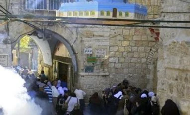 Clashes rock Jerusalem's Al-Aqsa mosque compound Clashes rock Jerusalem's Al-Aqsa mosque compound