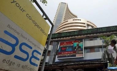 Sensex gains over 100 points, Nifty hovers around 7,850; ITC up 3% Deutsche Bank cuts Sensex target to 28,000