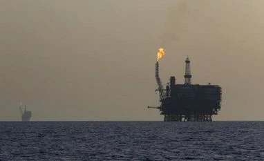 Oil nears 11-year lows U.S. oil prices extend gains on stock-draw