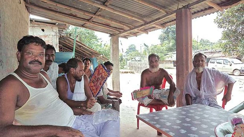 A Rehman with other villagers at Lokhariya A Rehman with other villagers at Lokhariya