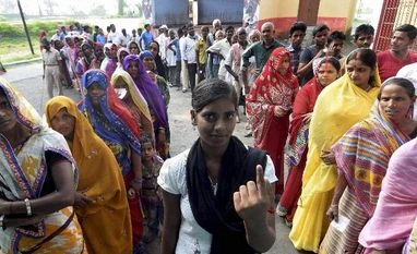 57% polling in 1st phase of Bihar polls Voters wait in queues to cast their votes at a polling station in Begusarai on Monday during the first phase of Bihar assembly elections