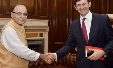 Retro tax: FinMin open to a Vodafone settlement offer Union Minister for Finance, Corporate Affairs and Information & Broadcasting, Arun Jaitley shakes hand with Vodafone Group CEO Vittorio Colao during a meeting in New Delhi
