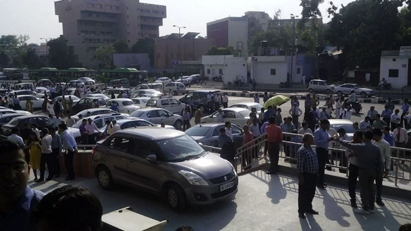 Quake rocks Afghanistan, tremors felt in Delhi Quake rocks Afghanistan, tremors felt in Delhi