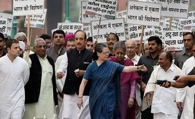 Congress leaders march to Rashtrapati Bhavan over intolerance Congress, Sonia Gandhi