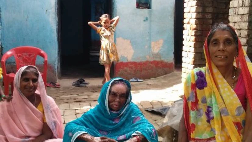 Rameshwari Devi (extreme right) with her sisters in law Rameshwari Devi (extreme right) with her sisters in law