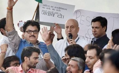 People who say that India is going through intolerant times have amnesia: Anupam Kher Bollywood actor Anupam Kher speaks as Madhur Bhandarkar and Ashok Pandit look on during their "March for India" programme over intolerance issue, from National Museum to Rashtrapati Bhavan in New Delhi