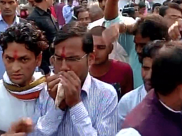 EC frets as parties flout distancing norms during poll campaign amid Covid Bihar Election