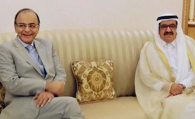 Rebuffing critics, Jaitley goes for growth, reform Union Finance Minister Arun Jaitley and Sheikh Hamdan Bin Rashid Al Makhtoum, Minister of Finance, United Arab Emirates ( UAE) in a meeting at Zabeel Palace, Dubai