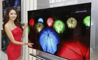 LG Display to invest $2.8 bn to expand OLED display production capacity A model poses next to LG Electronics' organic light-emitting diode (OLED) television in Seoul. Photo: Reuters