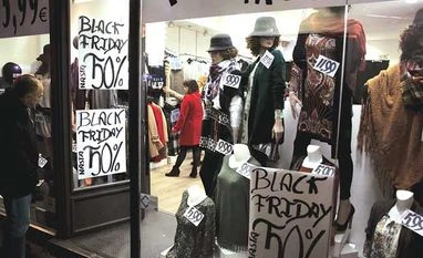 US store sales down slightly for Thanksgiving, Black Friday US store sales down slightly for Thanksgiving, Black Friday