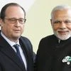 French President Francois Hollande greets Prime Minister Narendra Modi as he arrives for the COP21, United Nations Climate Change Conference
